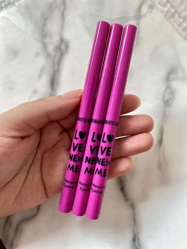 DELINEADOR NEGRO LOVE ROMANTIC